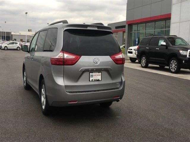 Toyota Sienna 2017 photo 6